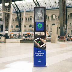 Ladesäule PILLAR SCREEN mit 22 Zoll Bildschirm und Handy-Ladekabel